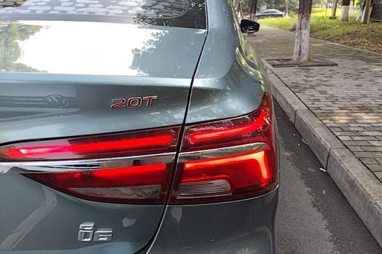 Used Roewe i6 2018 20T Automatic Flagship Edition Right Rear Taillight