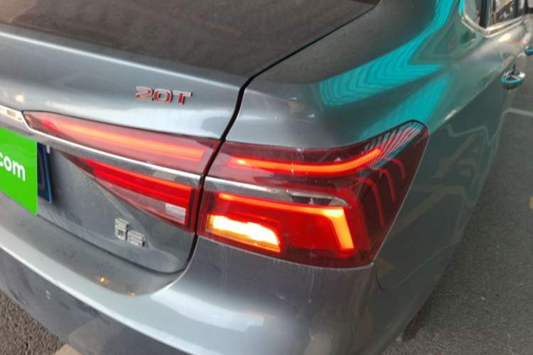 Used Roewe i6 2018 20T Automatic Flagship Edition Right Rear Taillight