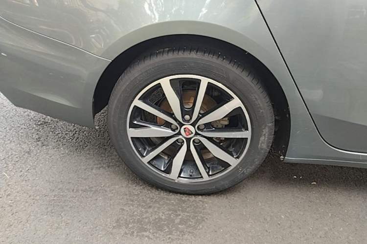 Used Roewe i6 2018 20T Automatic Flagship Edition Right Rear Wheel Hub