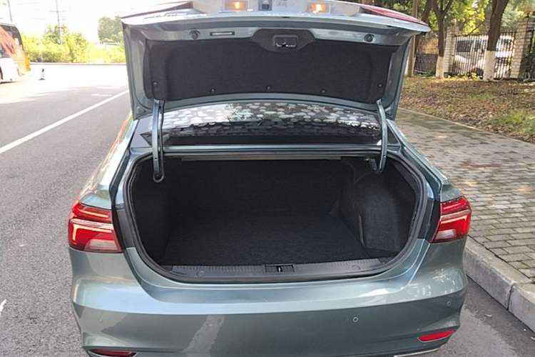 Used Roewe i6 2018 20T Automatic Flagship Edition Trunk