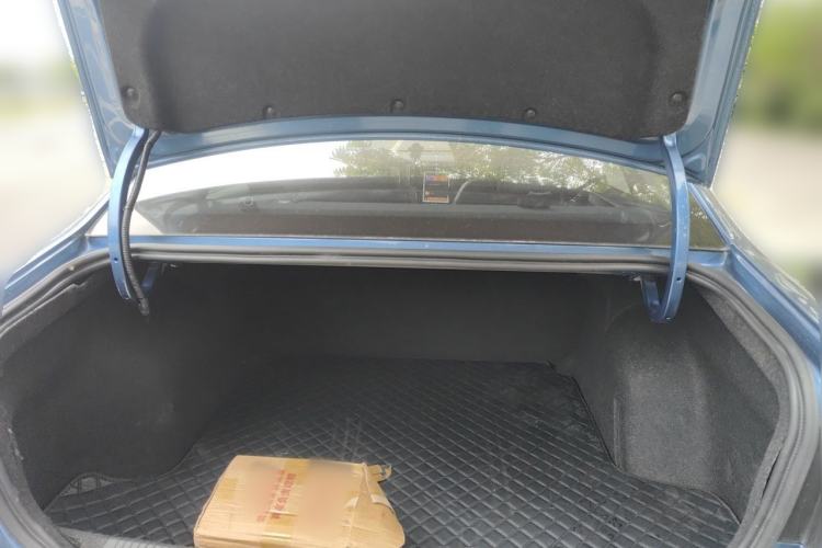 Used Roewe i6 2018 20T Automatic Internet ZhiZun Edition Trunk
