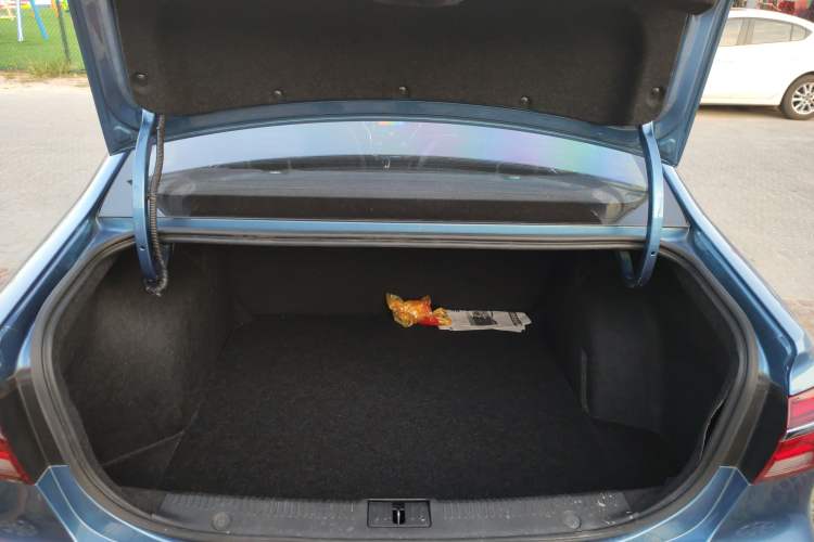 Used Roewe i6 2018 20T Automatic Flagship Edition Trunk