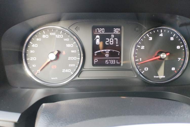 Used Roewe i6 2018 20T Automatic Internet Smart Edition Odometer Close Up
