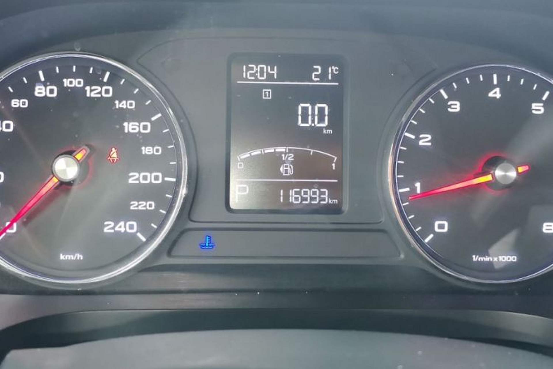Used Roewe i6 2018 20T Automatic Flagship Edition Odometer Close Up