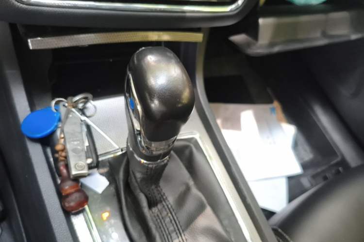 Used Roewe i6 2018 20T Automatic Flagship Edition Gear Lever
