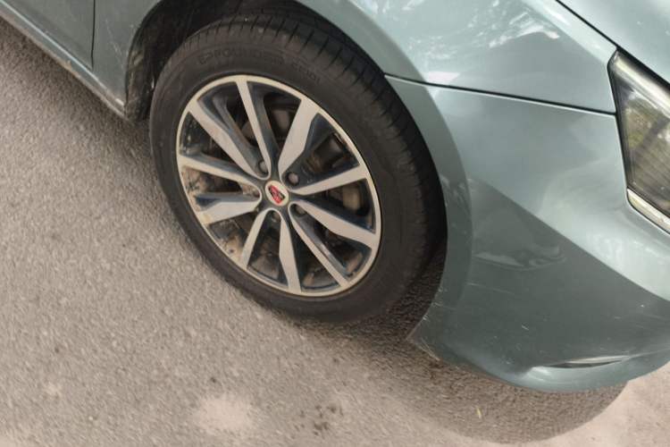 Used Roewe i6 2018 20T Automatic Flagship Edition Right Front Wheel Hub