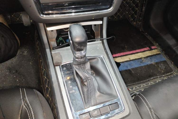 Used Roewe i6 2018 20T Automatic Flagship Edition Gear Lever