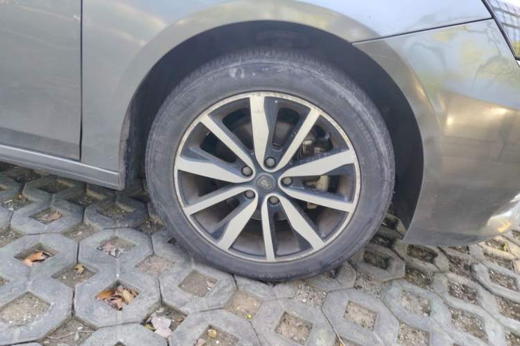 Used Roewe i6 2018 20T Automatic Flagship Edition Right Front Wheel Hub