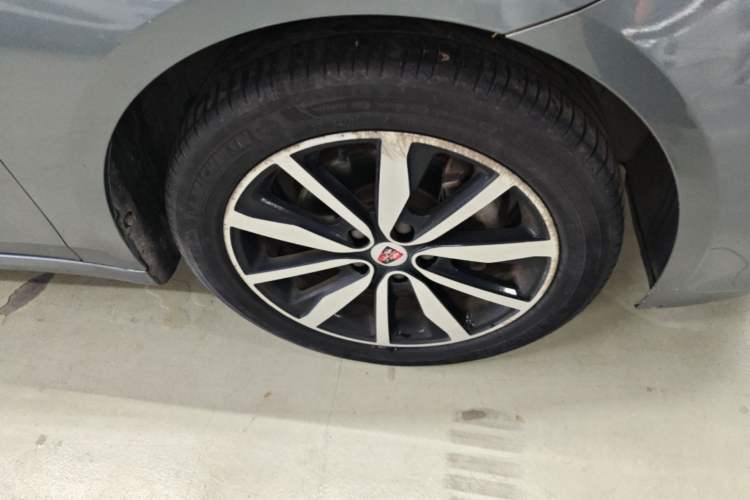 Used Roewe i6 2018 20T Automatic Flagship Edition Right Front Wheel Hub