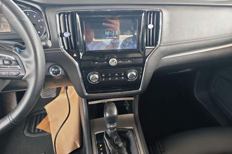 Used Roewe i6 2018 20T Automatic Flagship Edition Audio And AC Panel