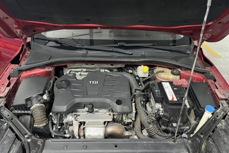 Used Roewe i6 2018 20T Automatic Flagship Edition Engine Bay