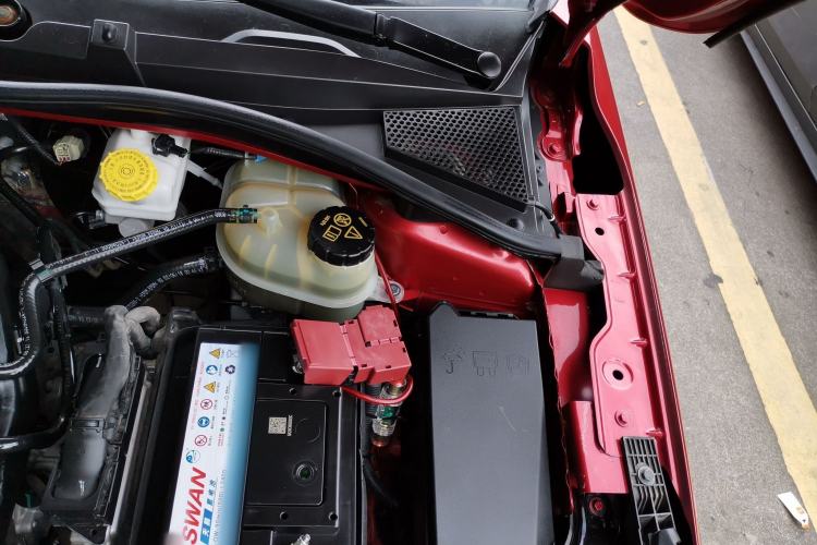 Used Roewe i6 2018 20T Automatic Flagship Edition Engine Bay Left