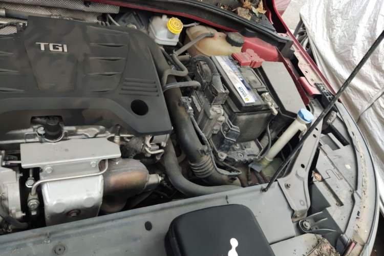 Used Roewe i6 2018 20T Manual Luxury Edition Engine Bay Left