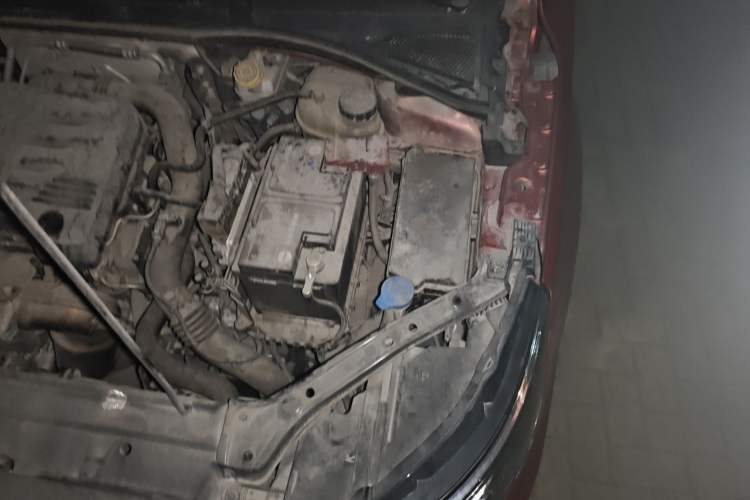 Used Roewe i6 2018 20T Automatic Internet ZhiZun Edition Engine Bay Left