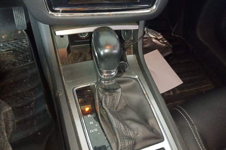 Used Roewe i6 2018 20T Automatic Flagship Edition Gear Lever