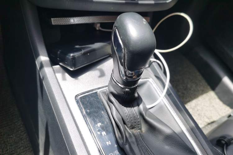 Used Roewe i6 2018 20T Automatic Flagship Edition Gear Lever