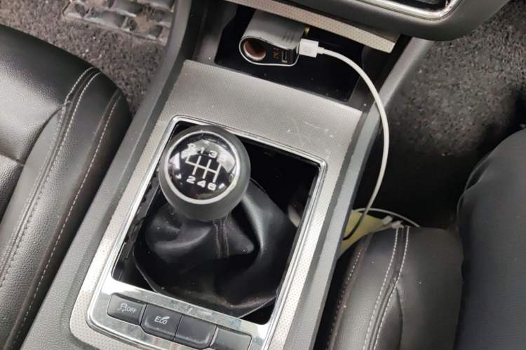 Used Roewe i6 2018 20T Manual Luxury Edition Gear Lever