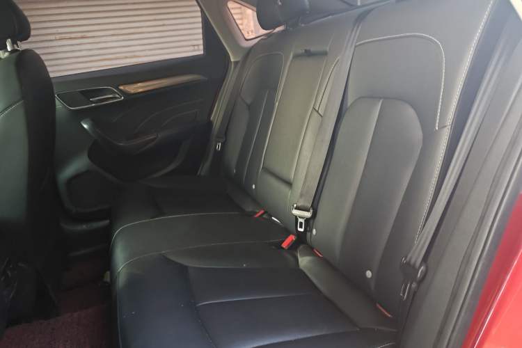 Used Roewe i6 2018 20T Automatic Internet ZhiZun Edition Left Rear Seat