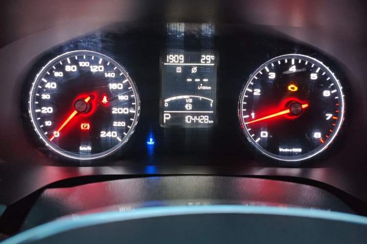 Used Roewe i6 2018 20T Automatic Internet Smart Edition Odometer Close Up
