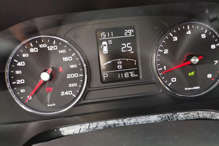 Used Roewe i6 2018 20T Automatic Flagship Edition Odometer Close Up