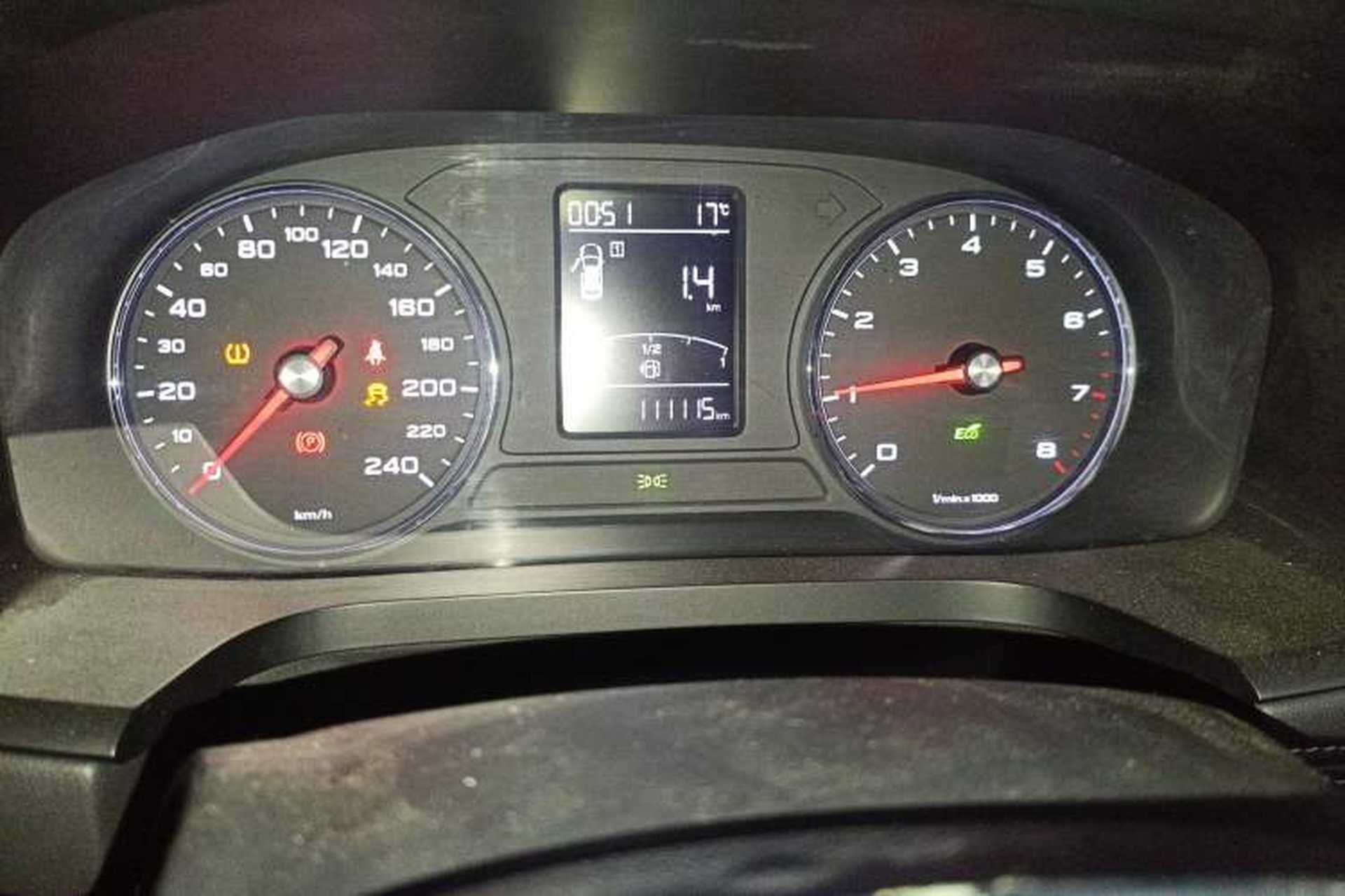 Used Roewe i6 2018 20T Automatic Flagship Edition Odometer Close Up