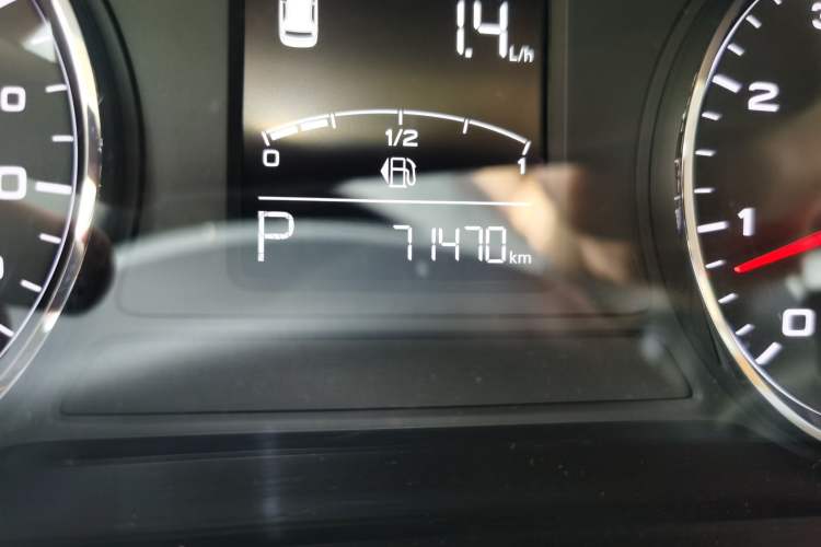 Used Roewe i6 2018 20T Automatic Flagship Edition Odometer Close Up