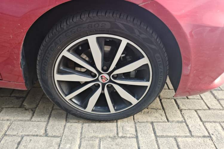 Used Roewe i6 2018 20T Automatic Internet ZhiZun Edition Right Front Wheel Hub