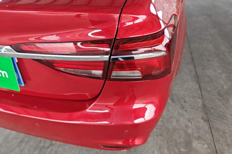 Used Roewe i6 2018 20T Automatic Flagship Edition Right Rear Taillight