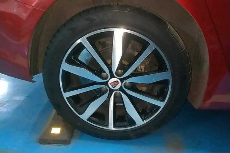 Used Roewe i6 2018 20T Automatic Flagship Edition Right Rear Wheel Hub