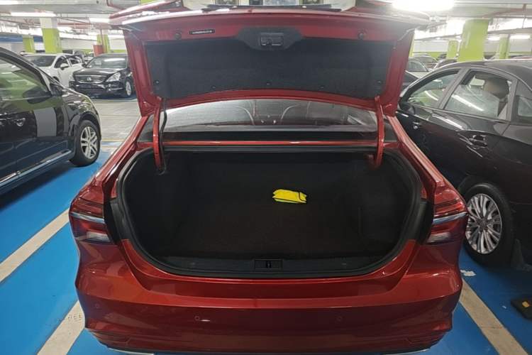 Used Roewe i6 2018 20T Automatic Flagship Edition Trunk