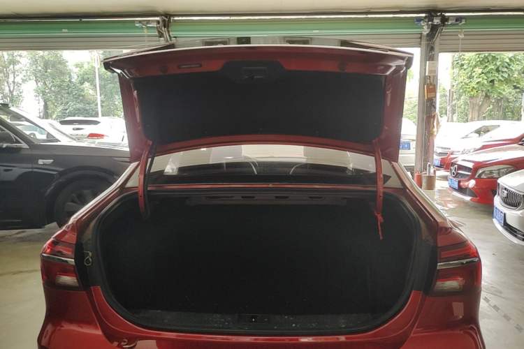 Used Roewe i6 2018 20T Manual Luxury Edition Trunk