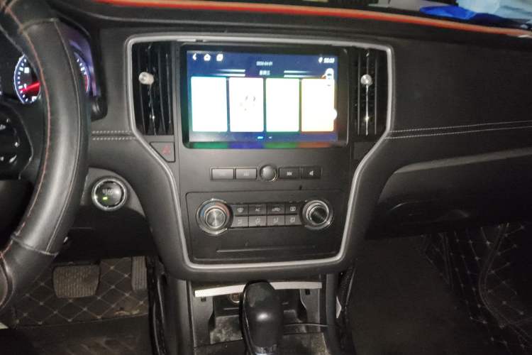 Used Roewe i6 2018 20T Automatic Internet ZhiZun Edition Audio And AC Panel