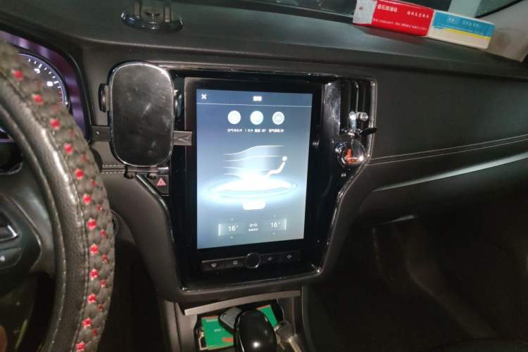 Used Roewe i6 2018 20T Automatic Internet Smart Edition Audio And AC Panel