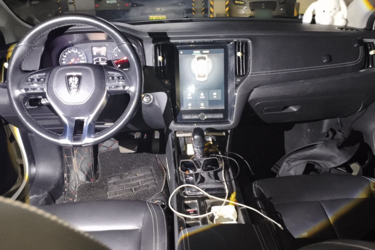 Used Roewe i6 2018 20T Automatic Internet ZhiZun Edition Center Console
