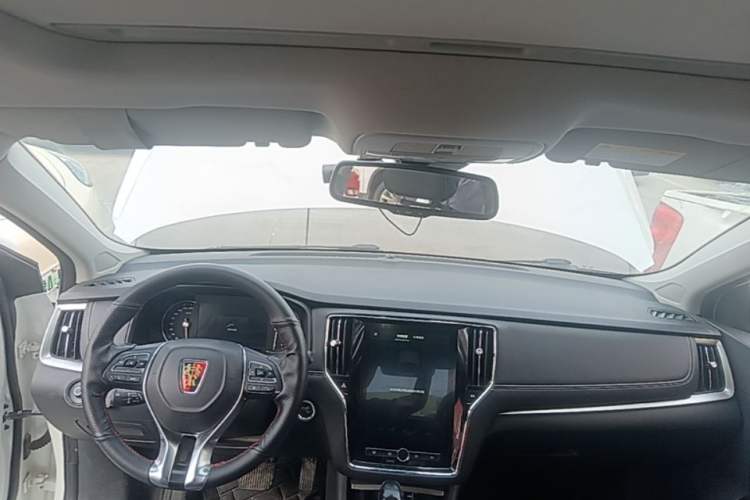 Used Roewe i6 2018 20T Automatic Internet ZhiZun Edition Center Console