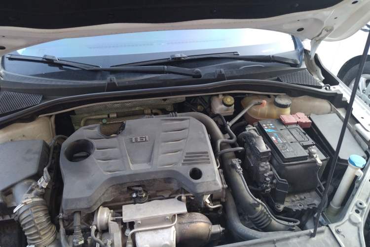 Used Roewe i6 2018 20T Automatic Flagship Edition Engine Bay