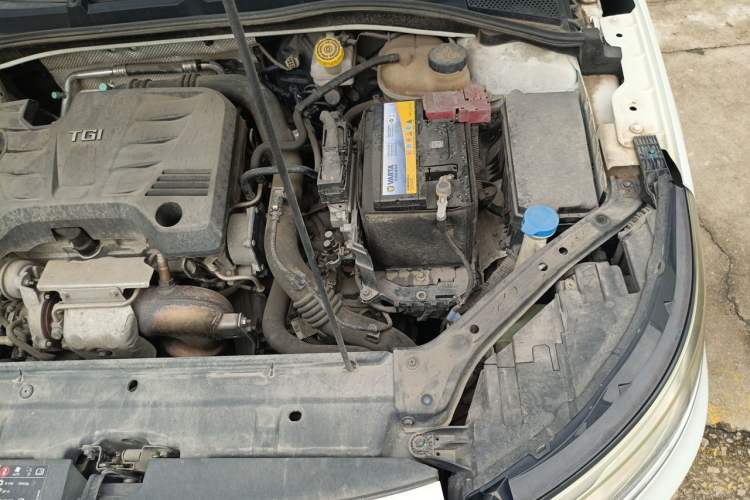 Used Roewe i6 2018 20T Automatic Flagship Edition Engine Bay Left