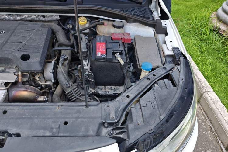 Used Roewe i6 2018 20T Automatic Flagship Edition Engine Bay Left