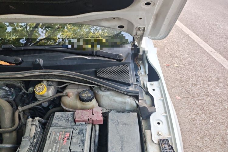 Used Roewe i6 2018 20T Automatic Flagship Edition Engine Bay Left
