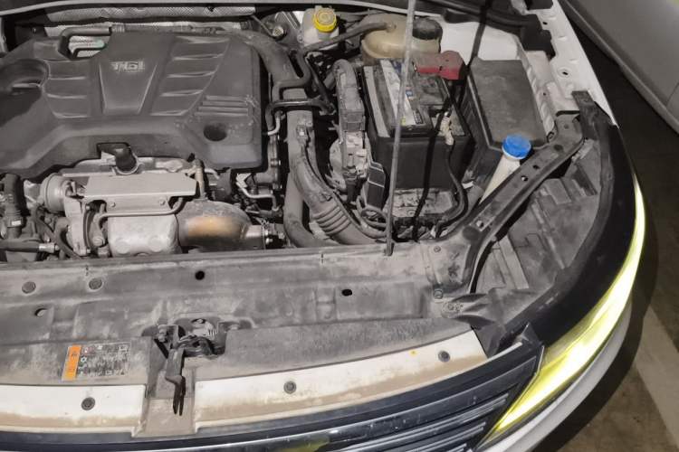 Used Roewe i6 2018 20T Automatic Internet ZhiZun Edition Engine Bay Left