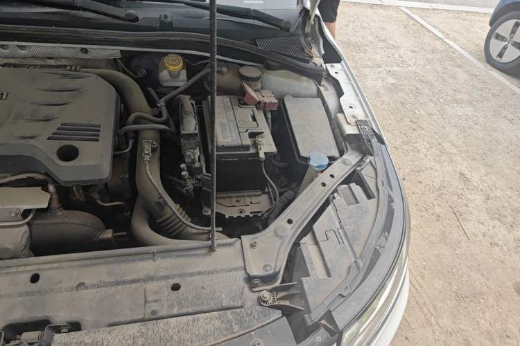 Used Roewe i6 2018 20T Automatic Internet ZhiZun Edition Engine Bay Left