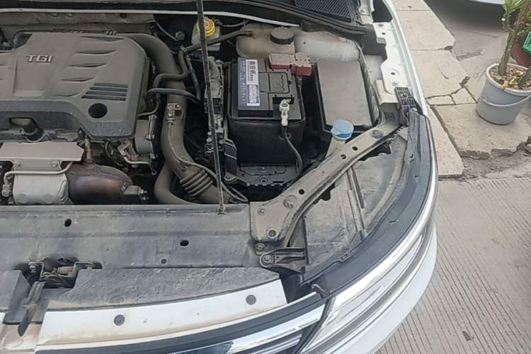 Used Roewe i6 2018 20T Automatic Internet ZhiZun Edition Engine Bay Left