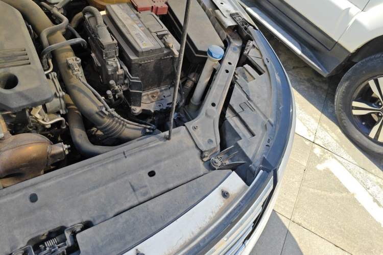 Used Roewe i6 2018 20T Automatic Flagship Edition Engine Bay Left