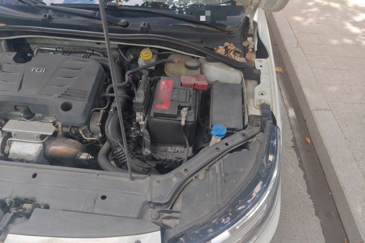 Used Roewe i6 2018 20T Automatic Internet ZhiZun Edition Engine Bay Left