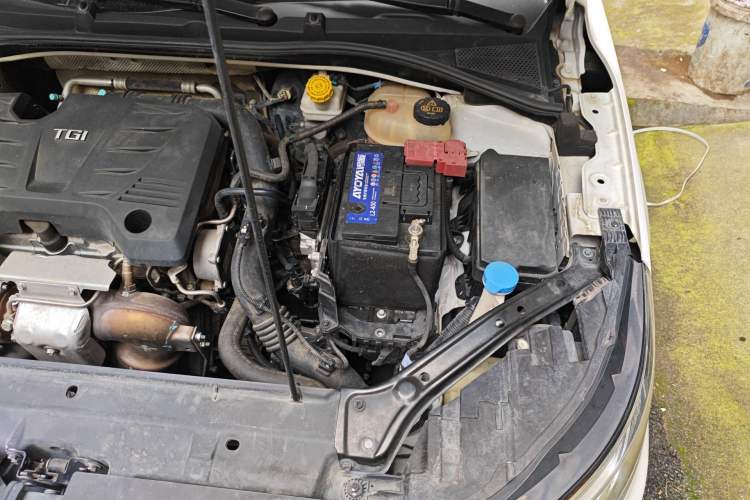 Used Roewe i6 2018 20T Automatic Flagship Edition Engine Bay Left
