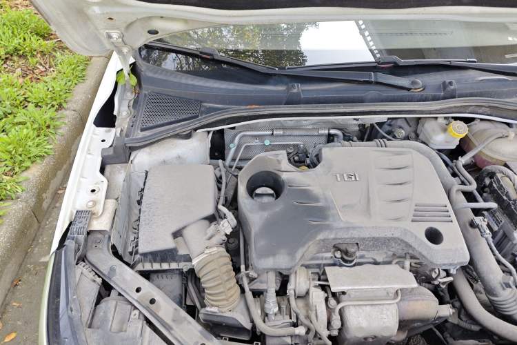 Used Roewe i6 2018 20T Automatic Flagship Edition Engine Bay Right