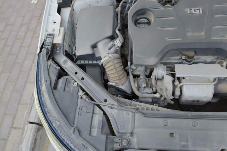 Used Roewe i6 2018 20T Automatic Internet ZhiZun Edition Engine Bay Right