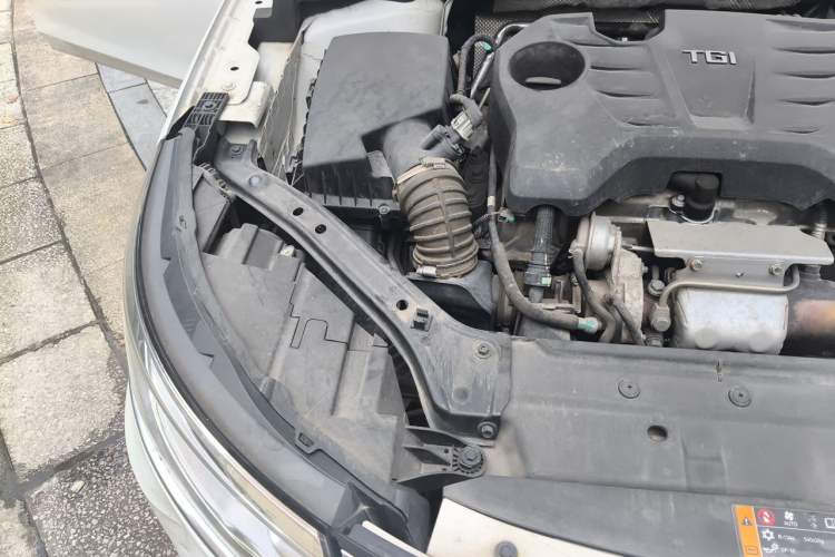 Used Roewe i6 2018 20T Automatic Flagship Edition Engine Bay Right