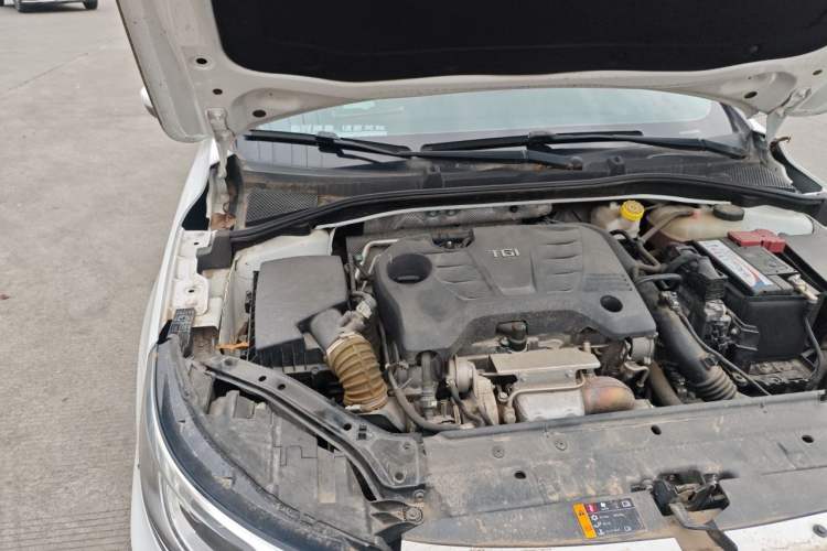 Used Roewe i6 2018 20T Automatic Flagship Edition Engine Bay Right