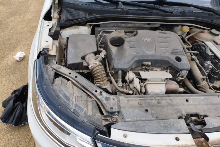 Used Roewe i6 2018 20T Manual Luxury Edition Engine Bay Right